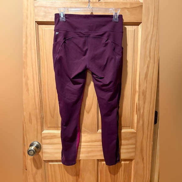 Fabletics Powerhold Pink Maroon Burgundy Cropped Athletic women’s leggings - Picture 6 of 12